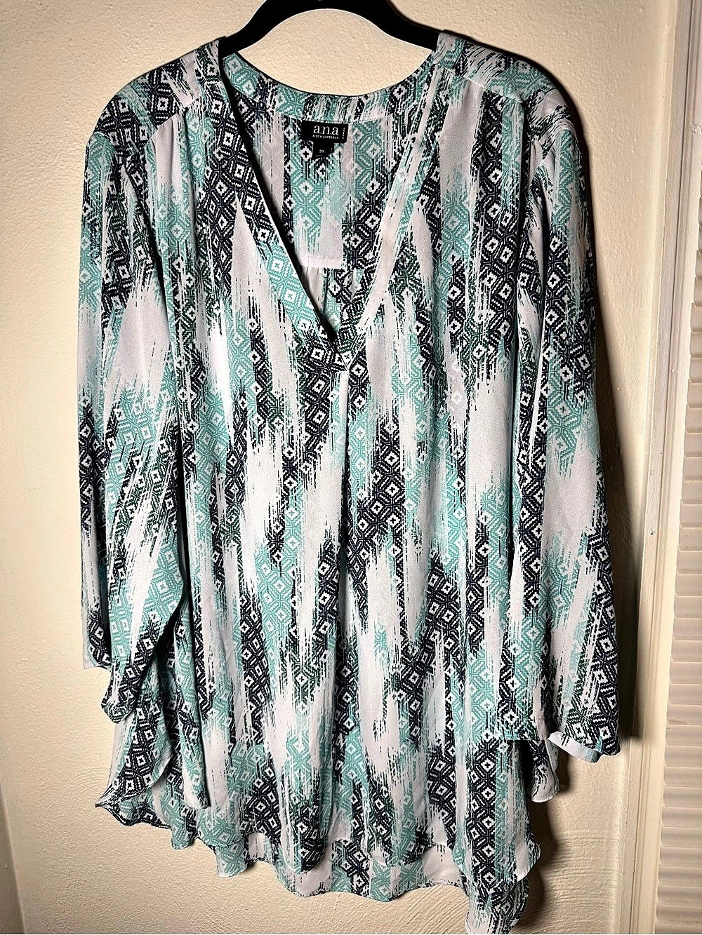 a.n.a Geometric Tunic in Green & White Size 3X